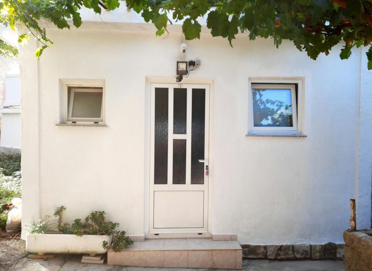 Apartmani Ana-Lora Lopar Exterior photo
